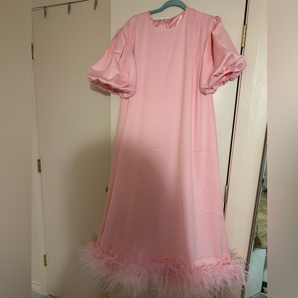 Similar to HUISHAN ZHANG
Poppy feather-trimmed recycled-crepe midi dress - Picture 8 of 10